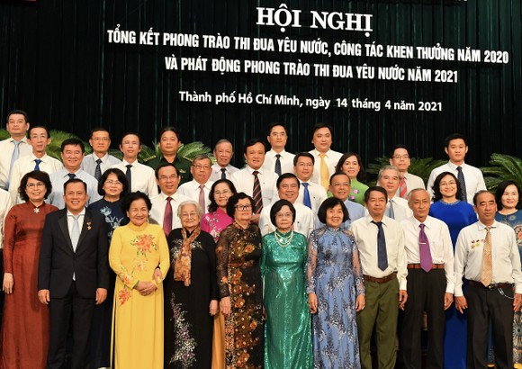 TPHCM phát động 12 nội dung thi đua trong năm 2021 ảnh 1