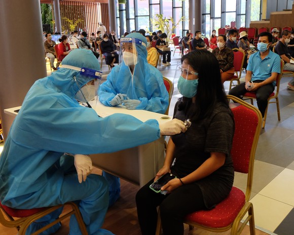 Hơn 660 người nước ngoài ở quận 7 được tiêm vaccine phòng Covid-19 ảnh 2