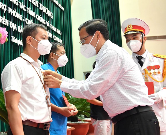 Chủ tịch UBND TPHCM Phan Văn Mãi: Thành phố đang lấy lại sức sống và nhịp đập trái tim của một cơ thể đang hồi sinh ảnh 2