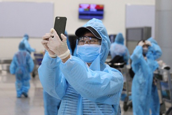 300 người 'mắc kẹt' ở Đà Nẵng đã trở về TPHCM ảnh 7