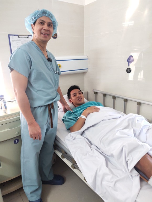 Cầu thủ Đỗ Hùng Dũng được miễn toàn bộ phí điều trị ảnh 1