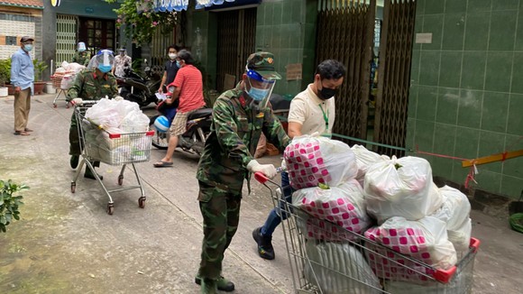 TPHCM: Hàng hóa đảm bảo phục vụ nhu cầu của người dân, giá cả không có biến động mạnh ảnh 3