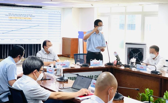 Xử phạt doanh nghiệp cung ứng suất ăn cho bệnh viện dã chiến có sâu ảnh 1