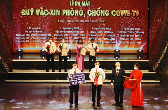 Agribank ủng hộ 60 tỷ đồng Quỹ vaccine phòng Covid-19 ảnh 1