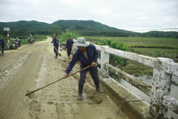Quảng Ngãi: Lũ trên các sông tiếp tục xuống ảnh 1