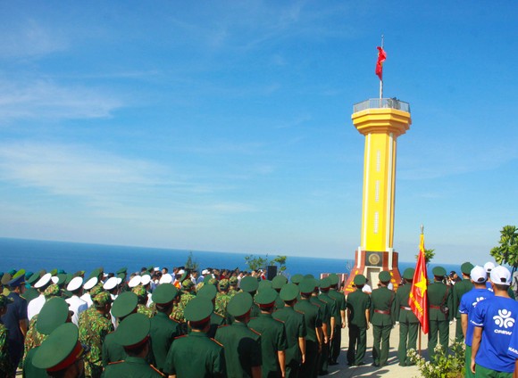 Lễ thượng cờ trên đỉnh Thới Lới, đảo Lý Sơn ảnh 9