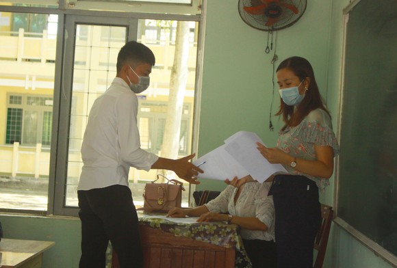 Quảng Ngãi: Hơn 390 thí sinh tham dự kỳ thi tốt nghiệp THPT đợt 2 ảnh 6