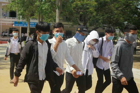 Gần 11.400 thí sinh Đà Nẵng, Quảng Ngãi hoàn thành môn thi đầu tiên kỳ thi tốt nghiệp THPT đợt 2 ảnh 18