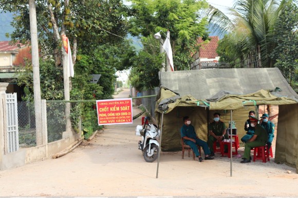 Quảng Ngãi: Phong tỏa một điểm dân cư tại miền núi Ba Tơ vì có ca Covid-19 ảnh 1