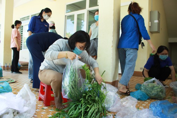 Quảng Ngãi: Nhiều gian hàng 0 đồng giúp người dân vượt khó ảnh 5