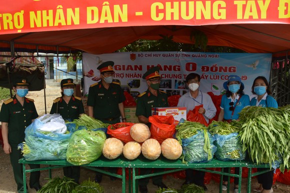 Quảng Ngãi: 'Gian hàng 0 đồng' thắm tình quân dân ảnh 3
