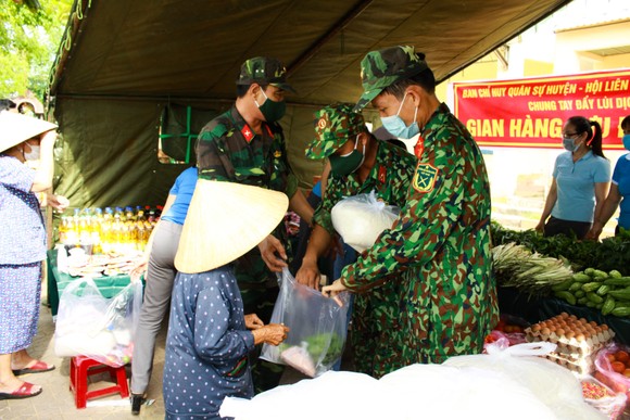 Quảng Ngãi: 'Gian hàng 0 đồng' thắm tình quân dân ảnh 4