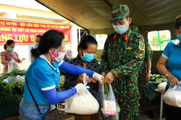 Quảng Ngãi: 'Gian hàng 0 đồng' thắm tình quân dân ảnh 10