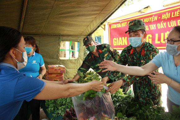 Quảng Ngãi: 'Gian hàng 0 đồng' thắm tình quân dân ảnh 8