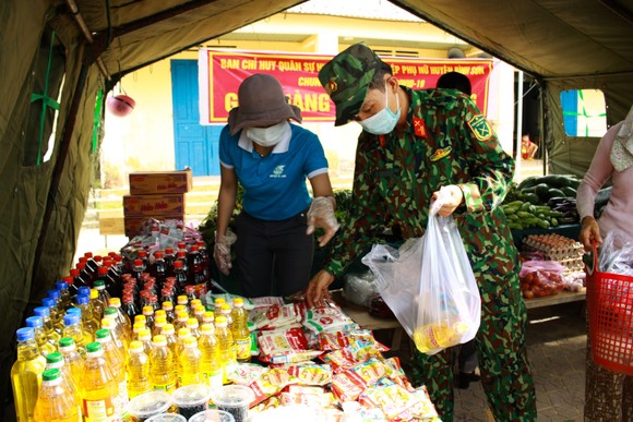 Quảng Ngãi: 'Gian hàng 0 đồng' thắm tình quân dân ảnh 9