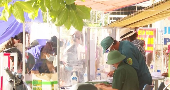 Quảng Ngãi: Cảnh báo nguy cơ dịch Covid-19 khi người dân từ miền Nam tự về bằng xe cá nhân ảnh 2