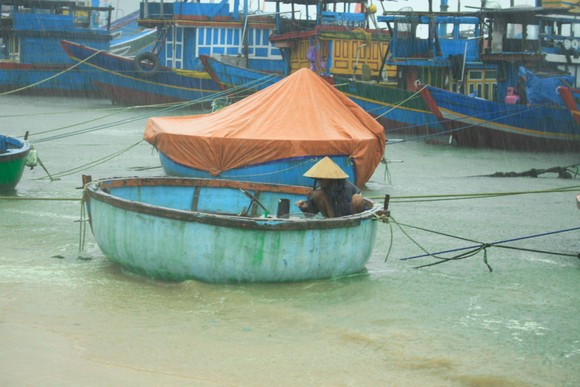 Các tỉnh miền Trung khẩn trương ứng phó bão số 5 đổ bộ ảnh 6