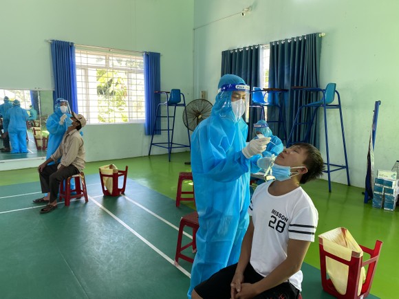 Cà Mau xét nghiệm Covid-19 toàn bộ người dân ảnh 3