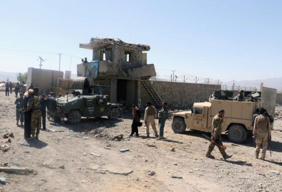 5 kẻ đánh bom tự sát tấn công đồn cảnh sát ở Afghanistan ảnh 2