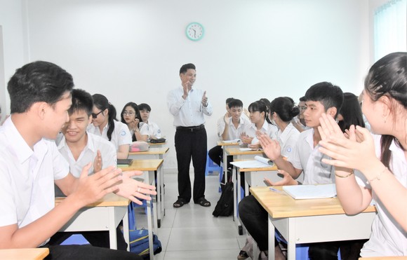 Tận tụy 'đưa đò' ảnh 1