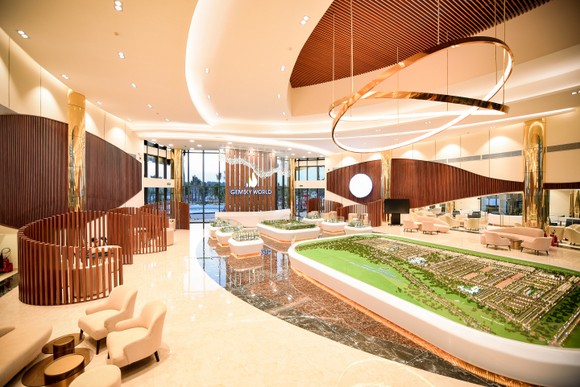 Nhà phát triển Gem Sky World hỗ trợ học sinh nghèo và gia đình khó khăn trên địa bàn ảnh 2