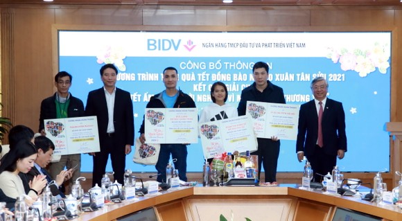 BIDV dành 30 tỷ đồng tặng quà tết cho người nghèo ảnh 1