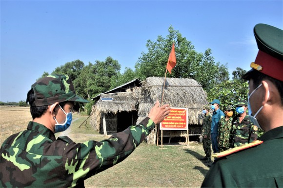 Căng mình ngăn dịch từ biên giới ảnh 1