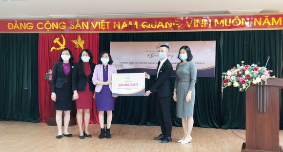 Trao 1 tỷ đồng hỗ trợ phụ nữ khó khăn do tác động của dịch bệnh Covid-19 ảnh 3