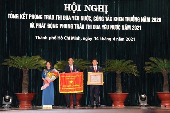 Cholimex Food vinh dự đón nhận danh hiệu Anh hùng Lao động thời kỳ đổi mới ảnh 1