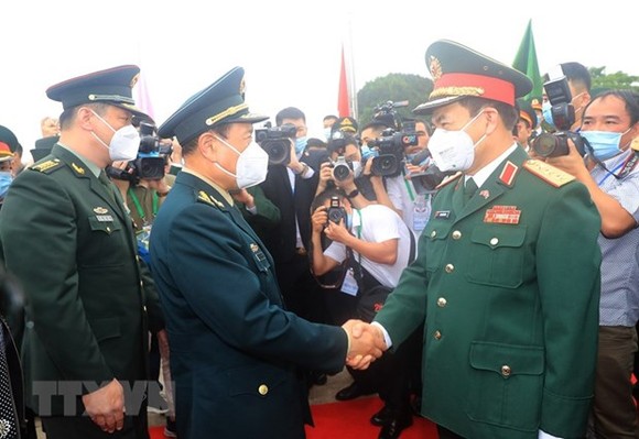 Giao lưu hữu nghị quốc phòng biên giới Việt Nam - Trung Quốc ảnh 1
