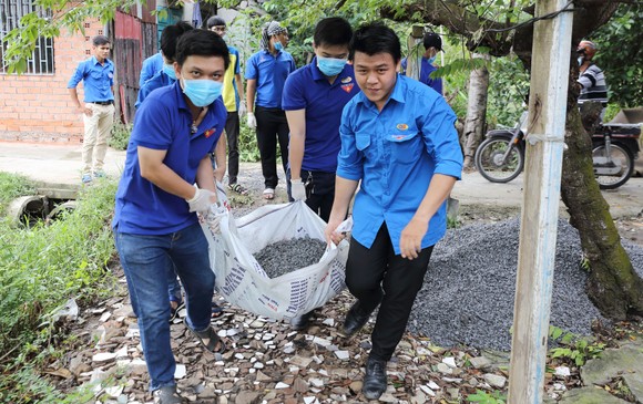 Tặng quà, khám bệnh miễn phí cho người dân Bình Thạnh ảnh 5