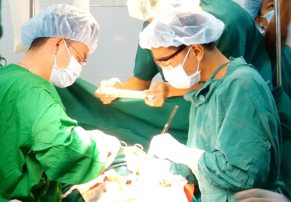 Bệnh viện vùng ven thiếu bác sĩ ảnh 1