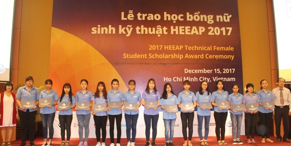 Trao hơn 100 suất học bổng cho nữ sinh viên kỹ thuật ảnh 1
