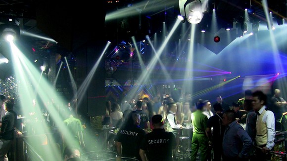 Đột kích 2 quán bar, phát hiện nhiều dân chơi nghi “phê” ma tuý ảnh 3
