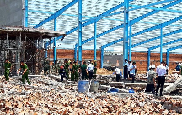 Sập công trình xây dựng, 5 công nhân chết tại chỗ ảnh 1