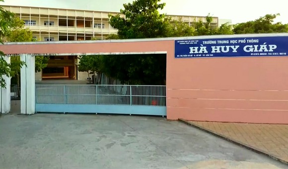 Một nam sinh lớp 10 rơi từ tầng 3 trường học xuống đất tử vong ảnh 1