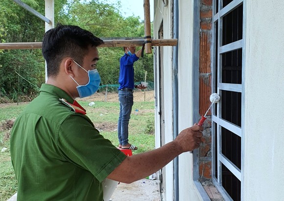 Lung linh 'Sắc màu phum sóc' ảnh 6