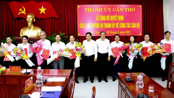 Cần Thơ điều động, luân chuyển nhiều cán bộ chủ chốt ảnh 1