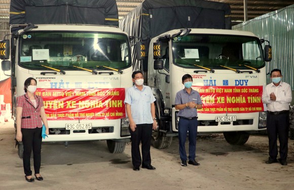 Hơn 60 tấn hàng thiết yếu tiếp tục được chuyển đi hỗ trợ đồng bào TPHCM ảnh 1