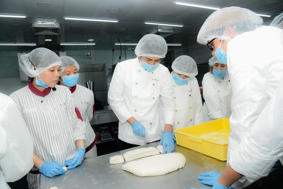 Vua bánh mì bản Việt quy tụ dàn diễn viên đình đám ảnh 4