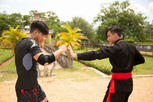 Diễn viên gốc Việt của Doctor Strange về nước đóng phim ảnh 3