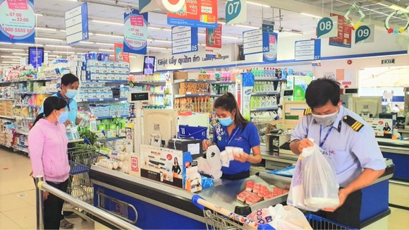 Siêu thị khuyến mãi lớn ngày Phụ nữ Việt Nam ảnh 3