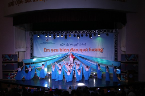 Gần 150 học sinh tham gia Hội thi thuyết trình "Em yêu biển đảo quê hương" ảnh 1