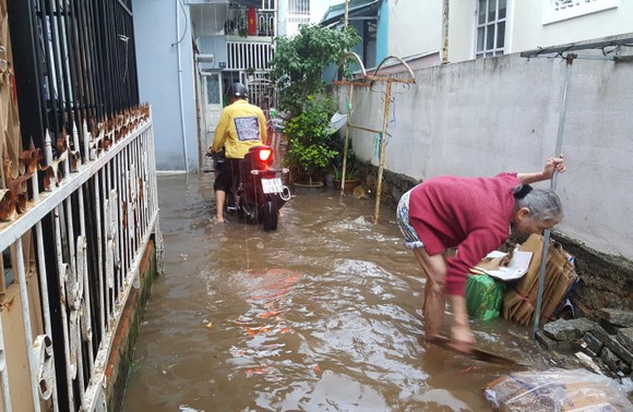 Đà Lạt mưa dữ dội kèm mưa đá, nhiều nơi ngập nặng ảnh 1