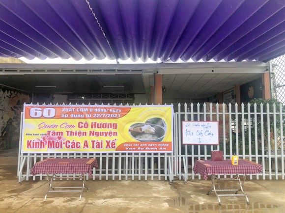 Quán cơm “0” đồng tiếp sức lái xe đường dài giữa mùa dịch ảnh 2