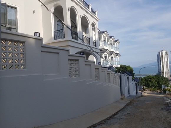 Phố biệt thự trái phép trên núi Cô Tiên gây nguy hiểm cho dân cư ảnh 3
