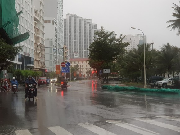 Những thiệt hại ban đầu của cơn bão số 12 ảnh 26