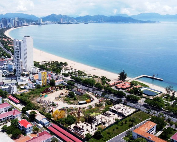 Khởi tố, bắt tạm giam nguyên Phó Chủ tịch UBND tỉnh và nguyên Giám đốc Sở TN-MT Khánh Hòa ảnh 2