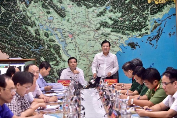 Ngoài khơi, bão đang chồng bão ảnh 4