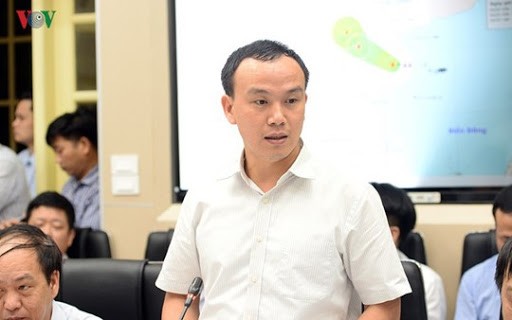Áp thấp nối áp thấp, mưa như trút suốt 10 ngày ảnh 1